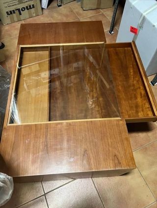 Mesa baja de madera y cristal
