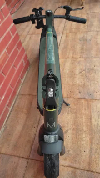 Patinete Eléctrico Cecotec Bongo 700W