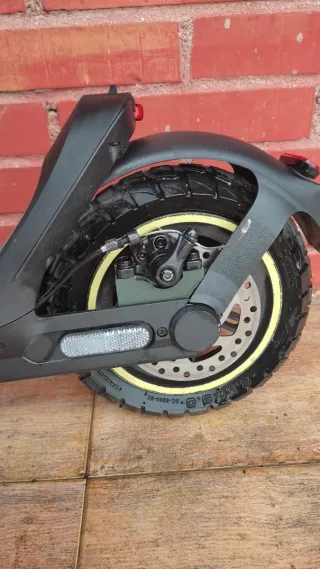 Patinete Eléctrico Cecotec Bongo 700W