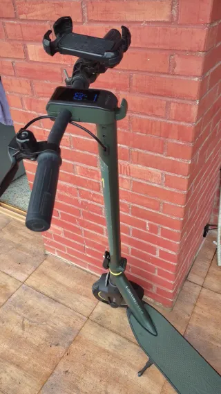 Patinete Eléctrico Cecotec Bongo 700W