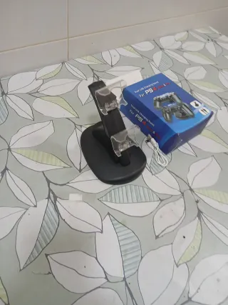 Soporte Carga Mandos PS4 Slim & Pro