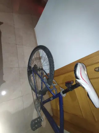 Bicicleta azul Decathlon B'Twin