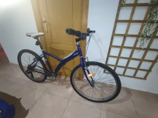 Bicicleta azul Decathlon B'Twin