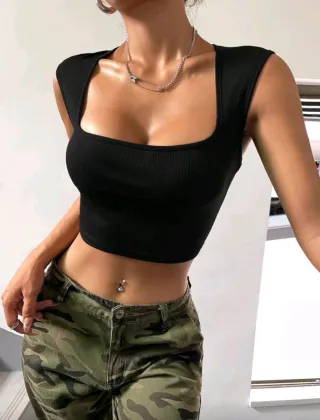 Crop top negro escote cuadrado Talla XS