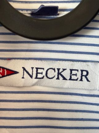 Camisa de rayas azules y blancas