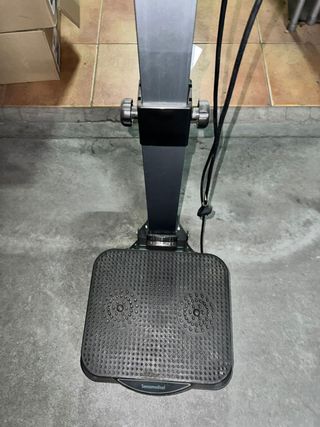 Máquina de ejercicio vibratoria