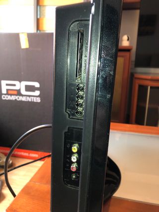 Televisor OKI 46cm x 31cm