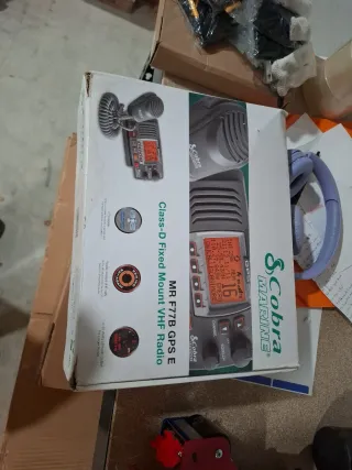 Radio VHF Cobra Marine MR F77B GPS E