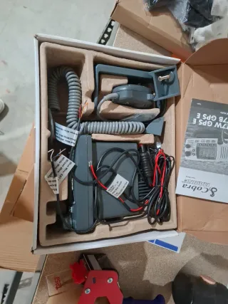 Radio VHF Cobra Marine MR F77B GPS E