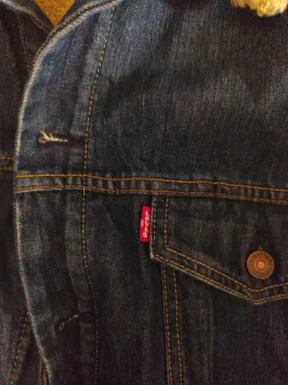 Chaqueta Levi's azul con forro sherpa