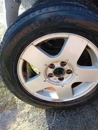 Dos llantas Volkswagen Golf