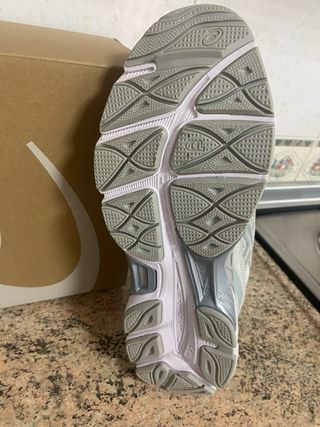 Zapatillas Asics Gris y Blanco Talla 42