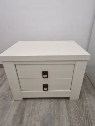 Mesita de noche colonial madera maciza. Roble