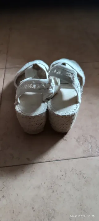 Alpargatas blancas de encaje