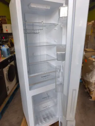 Nevera Cecotec Blanca con dispensador