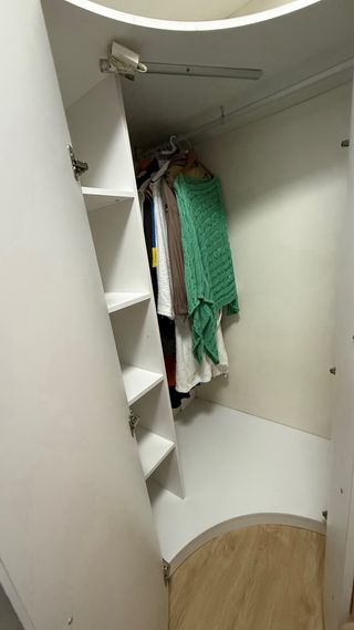 Armario esquinero blanco