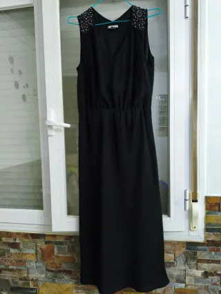 Vestido negro con pedrería talla 38