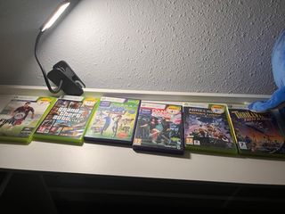 Xbox 360 con juegos (sin mando)