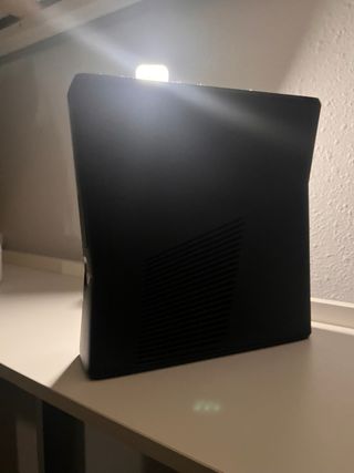 Xbox 360 con juegos (sin mando)