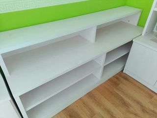 Mueble de tienda blanco