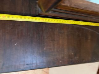 Vitrina de madera y cristal