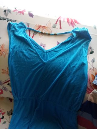 Vestido de playa y conjunto top y falda