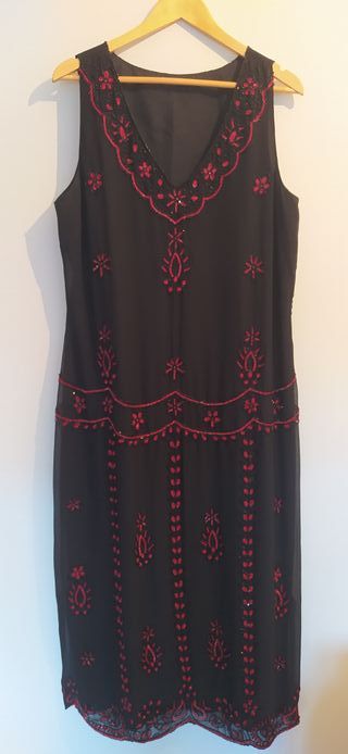 Vestido negro lentejuelas rojas