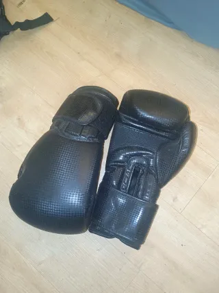 Guantes de boxeo negros