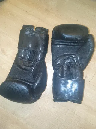 Guantes de boxeo negros