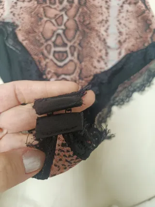 Body con stampa pitonata e pizzo nero