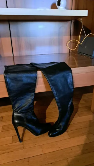 Stivali neri in pelle al ginocchio con plateau, ta