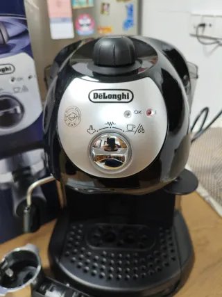 Cafetera DeLonghi Negra