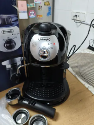 Cafetera DeLonghi Negra