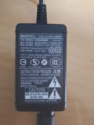 Cargador Sony AC-L200B