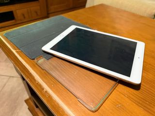 Apple iPad 6th gen 128GB