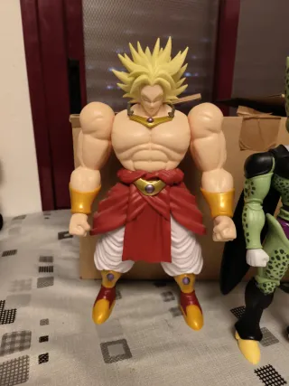 3 Figuras Dragon Ball: Broly , Cell y Broly super.