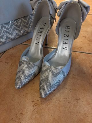 Zapatos y bolso Marian boda plata