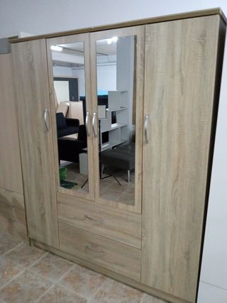Armario 4 puertas con espejo nuevo