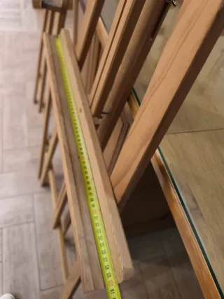 Dos caballetes grandes de madera