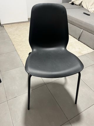 Silla IKEA SKALSTA Negra Montada