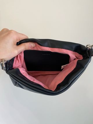 Bolso Parfois negro acolchado cadena