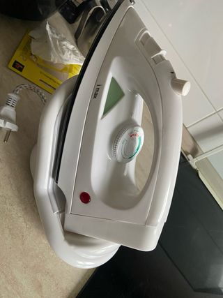 Plancha de Vapor Inalámbrica 1100W