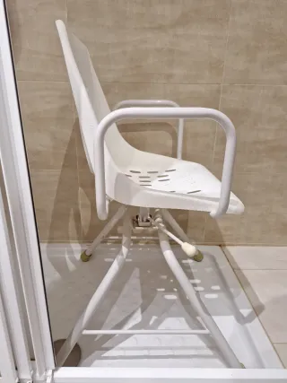 Silla ortopédica giratoria para ducha Identités