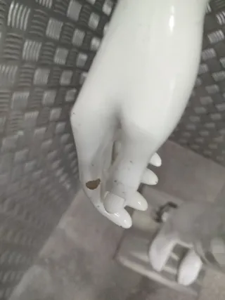 Maniquí mujer blanco con peluca castaña