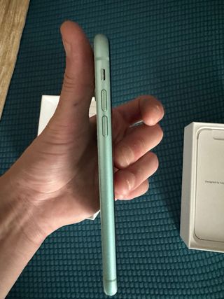 iPhone 11 azul clarito