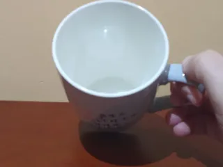 Taza cerámica frase La paz comienza con una sonris
