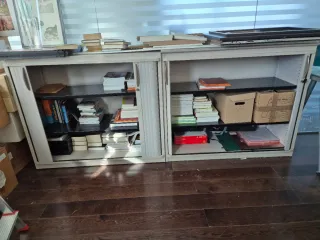 2 archivadores metálicos con persiana