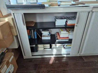 2 archivadores metálicos con persiana