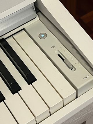Piano Digital Kawai CN-201 Blanco + Banco Roland