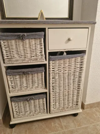 Mueble auxiliar mimbre con espejo